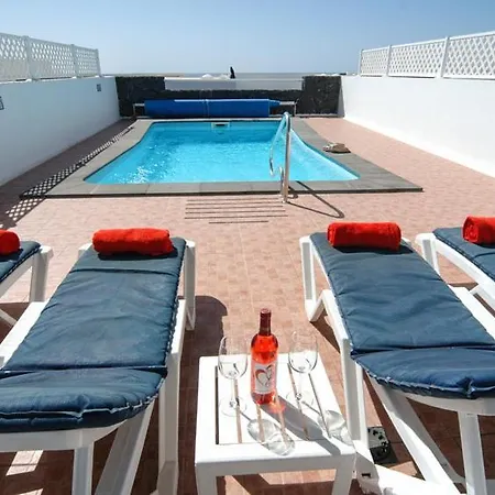 In Puerto Del Carmen Sleeps 5 Includes Swimming Pool And Air Con 8 * Puerto del Carmen (Lanzarote)