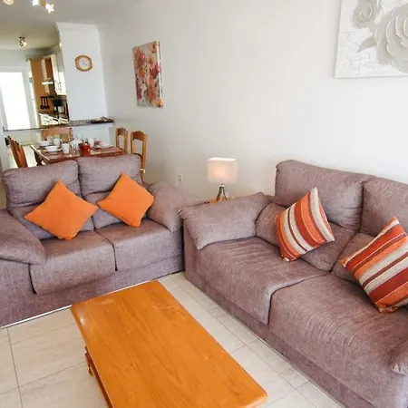 In Puerto Del Carmen Sleeps 5 Includes Swimming Pool And Air Con 8 * Puerto del Carmen (Lanzarote)