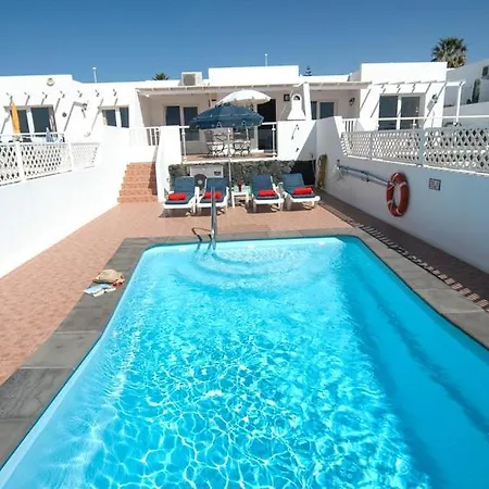 In Puerto Del Carmen Sleeps 5 Includes Swimming Pool And Air Con 8 * Puerto del Carmen (Lanzarote)