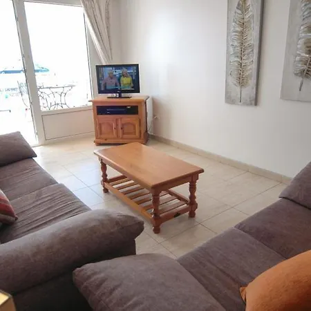 Vila In Puerto Del Carmen Sleeps 5 Includes Swimming Pool And Air Con 8