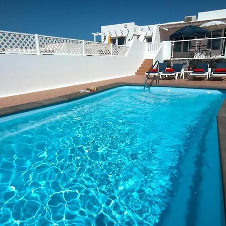 In Puerto Del Carmen Sleeps 5 Includes Swimming Pool And Air Con 8 *