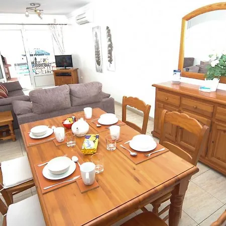 In Puerto Del Carmen Sleeps 5 Includes Swimming Pool And Air Con 8 Vila