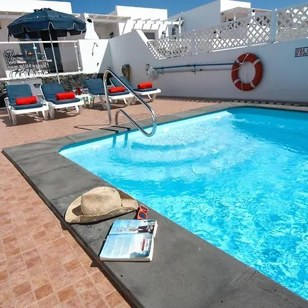In Puerto Del Carmen Sleeps 5 Includes Swimming Pool And Air Con 8 Puerto del Carmen (Lanzarote)