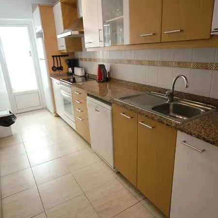 In Puerto Del Carmen Sleeps 5 Includes Swimming Pool And Air Con 8 * Puerto del Carmen (Lanzarote)