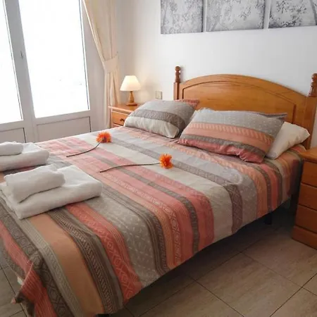 Vila In Puerto Del Carmen Sleeps 5 Includes Swimming Pool And Air Con 8 *